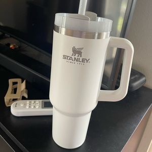 Stanley Cup + 2 Lids and 2 Straws